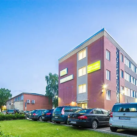 Airport Hostel-2